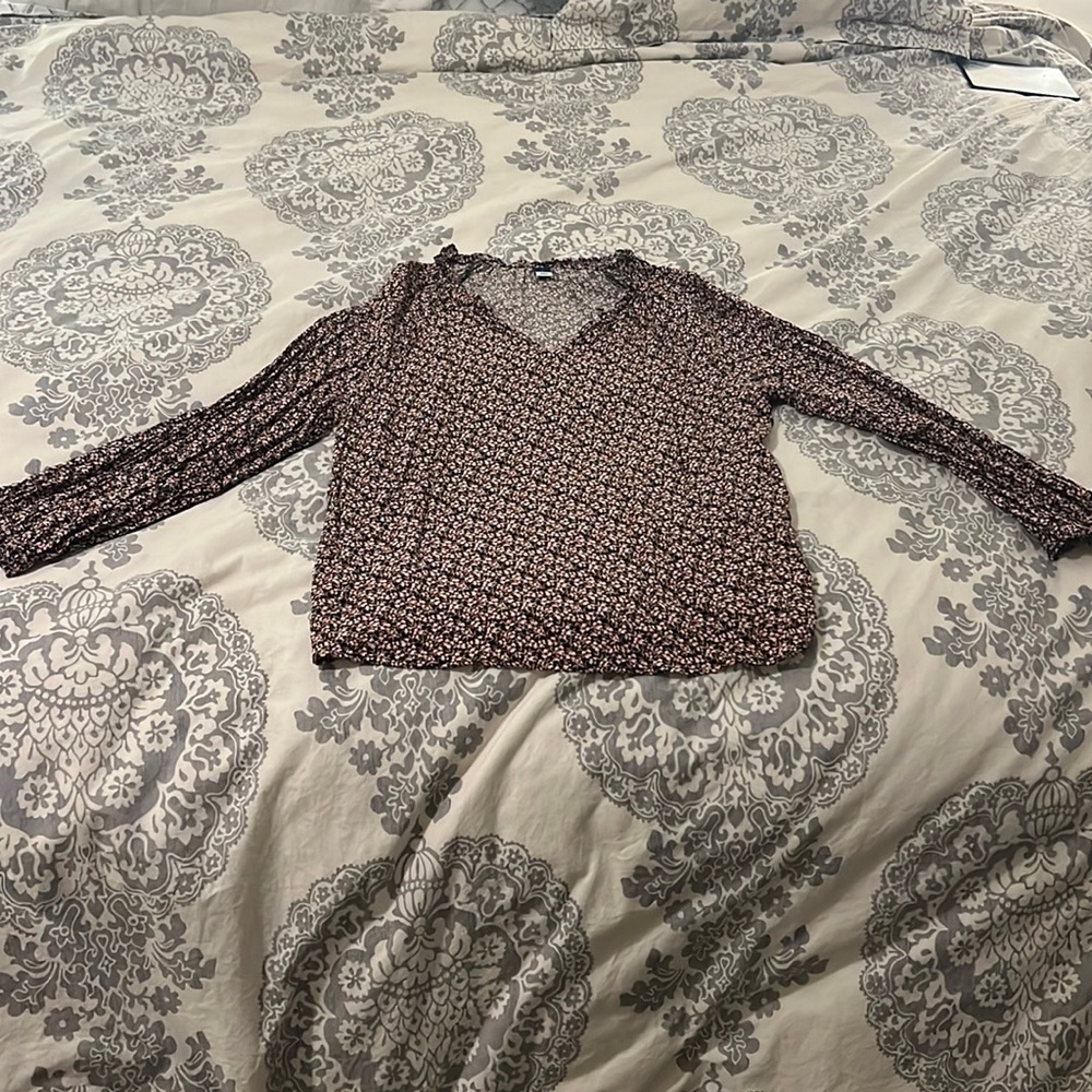 Old Navy Flower print Blouse. Large